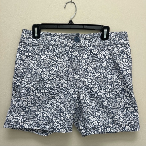 Loft Outlet Blue and White Floral 6” Shorts Tailored Design - Picture 1 of 10